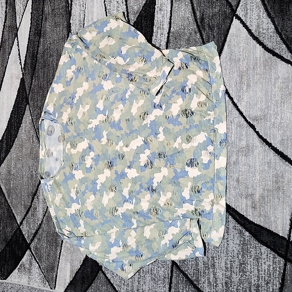 EASEL BOUTIQUE CAMO FACTORY DISTRESSED LONG-SLEEVED TOP - Picture 1 of 14